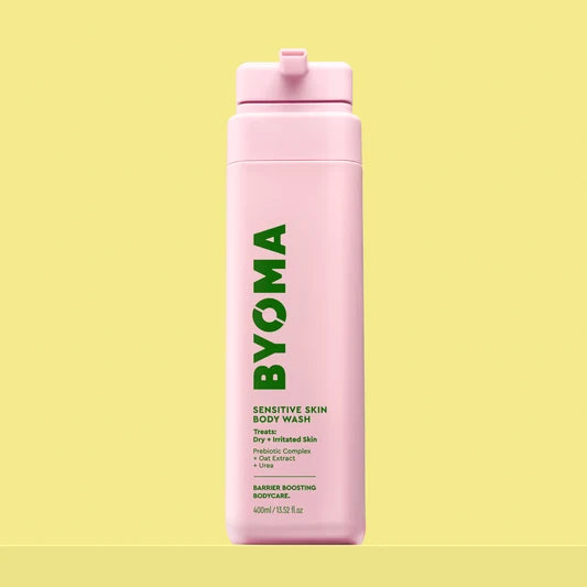 BYOMA GEL DOUCHE PEAU SENSIBLE sur fond jaune.