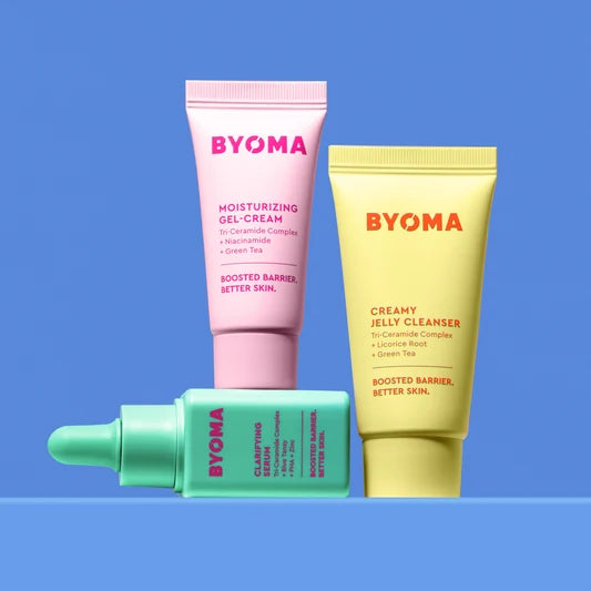 Trio de soins BYOMA comprenant un sérum apaisant, un nettoyant gelée crémeuse et une crème-gel hydratante.