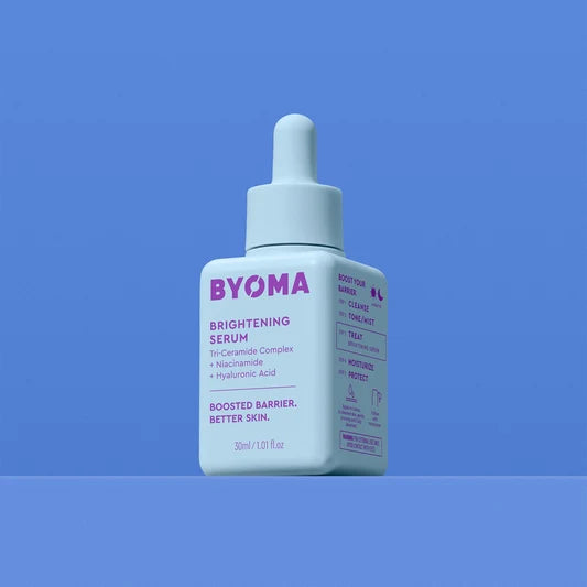 Un flacon de sérum éclat BYOMA avec bouchon compte-gouttes.