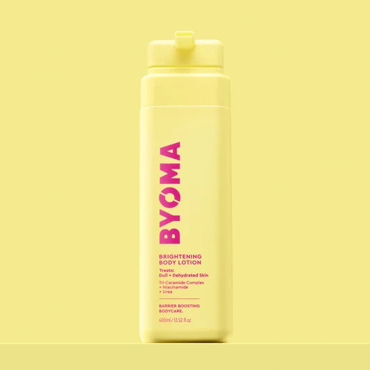 BYOMA Brightening Body Lotion dans un flacon jaune.